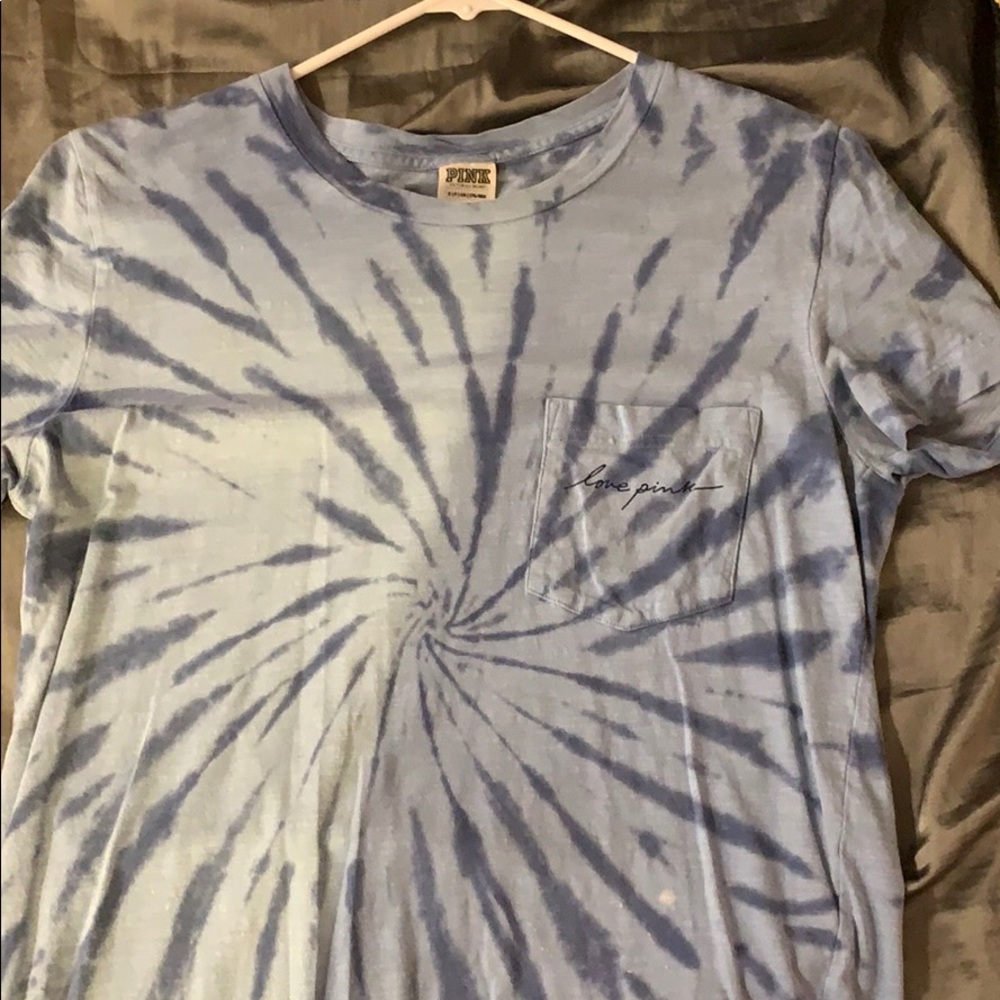 pink t-shirt